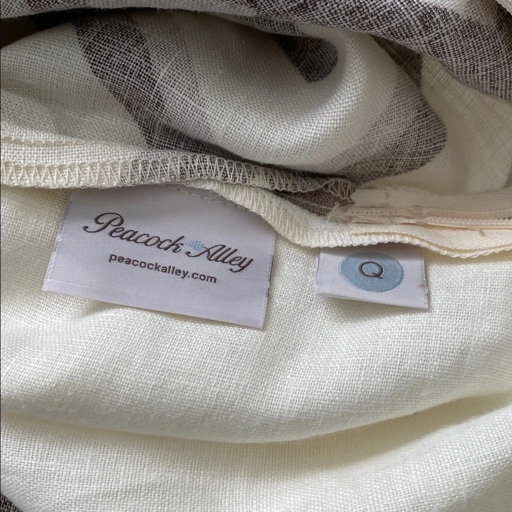 Beautiful Linen Duvet Cover. Queen. 1 King Sham/1 Standard Sham. NWT.